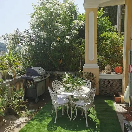 Petit Paradis - St Mandrier Village 公寓 *