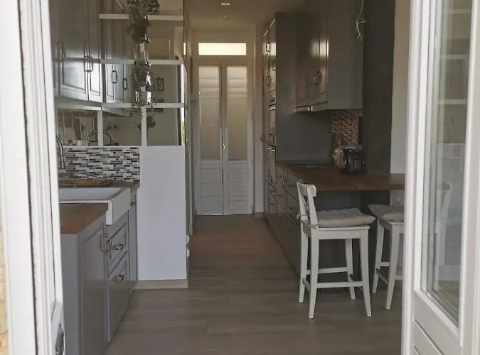 Petit Paradis - St Mandrier Village Apartment *