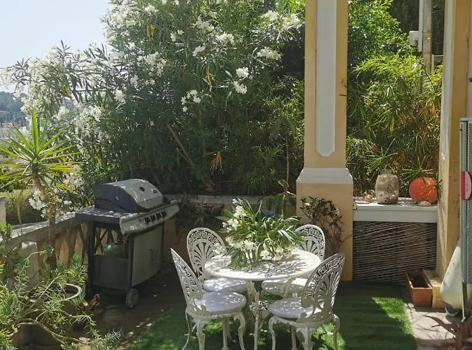 Petit Paradis - St Mandrier Village شقة *